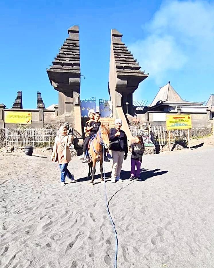 Aaa, Fan Family, Aesthetic Bromo, Managed By Triple A Tour, Additional Bromo Jeep Tour Sunrise And Airport Shuttle Ngadisari Exterior photo